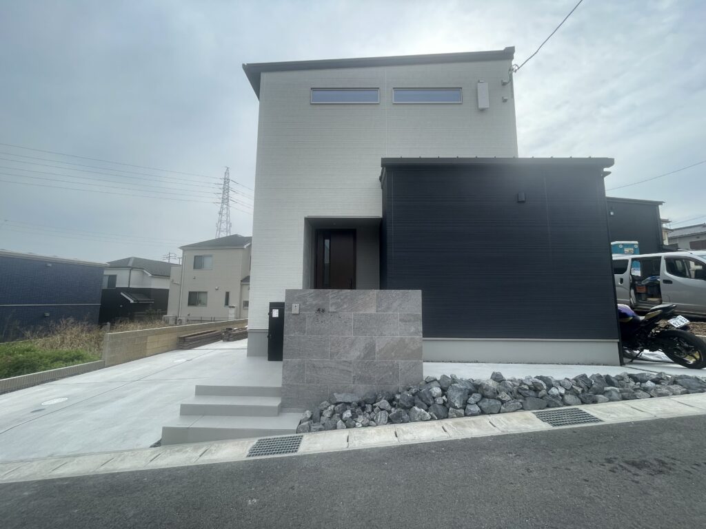 M邸